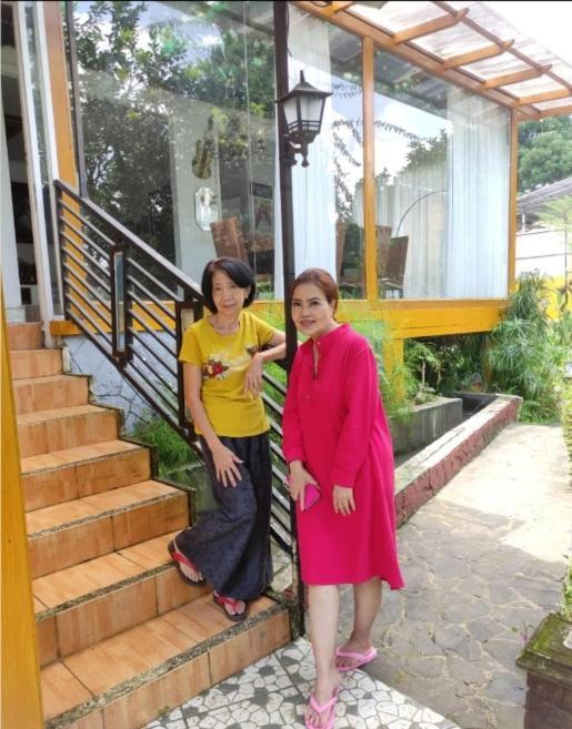 Villa Chacha At Macarena, Megamendung Exterior photo