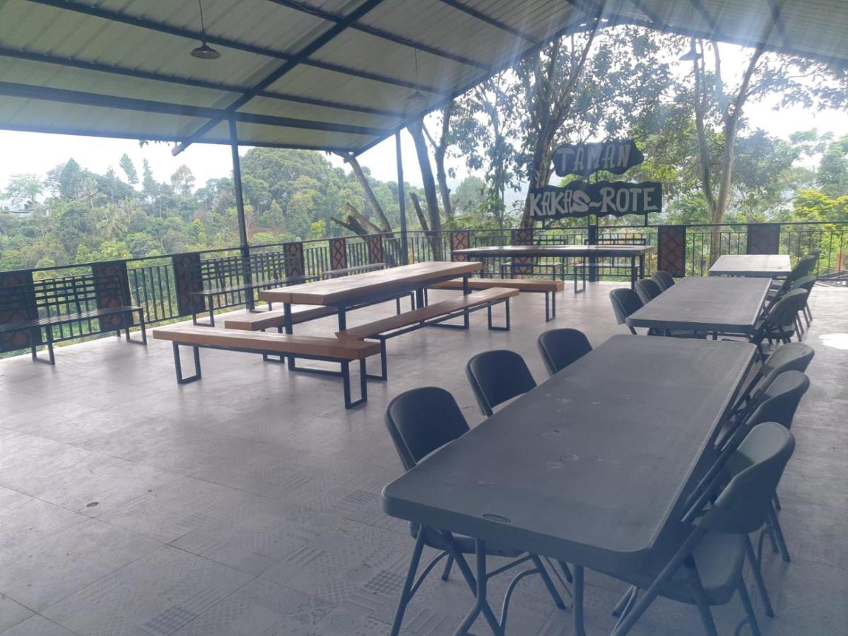 Villa Chacha At Macarena, Megamendung Exterior photo