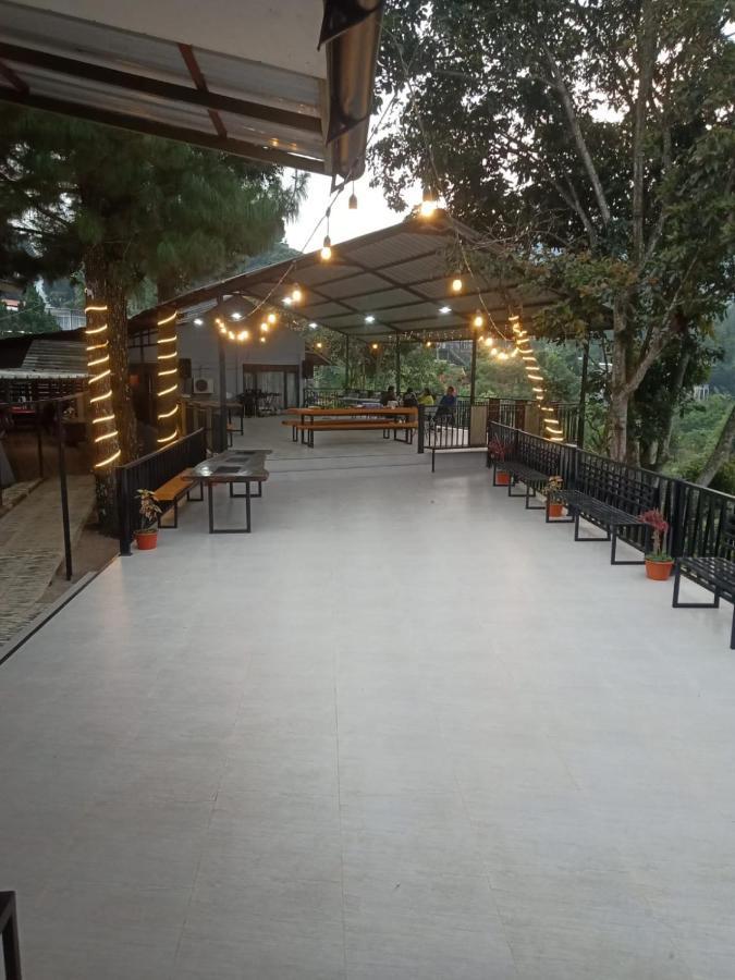 Villa Chacha At Macarena, Megamendung Exterior photo