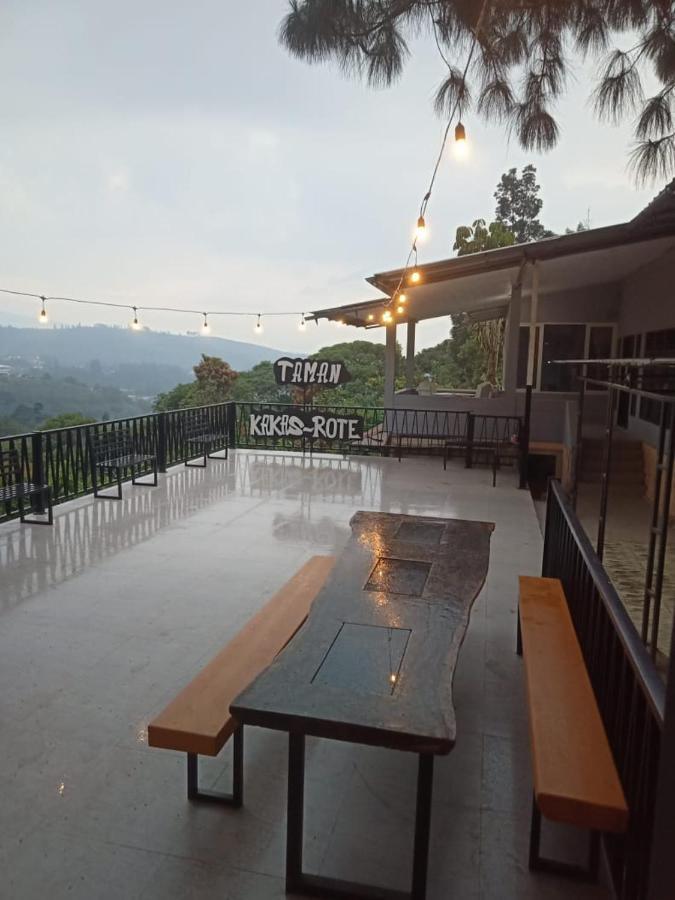 Villa Chacha At Macarena, Megamendung Exterior photo
